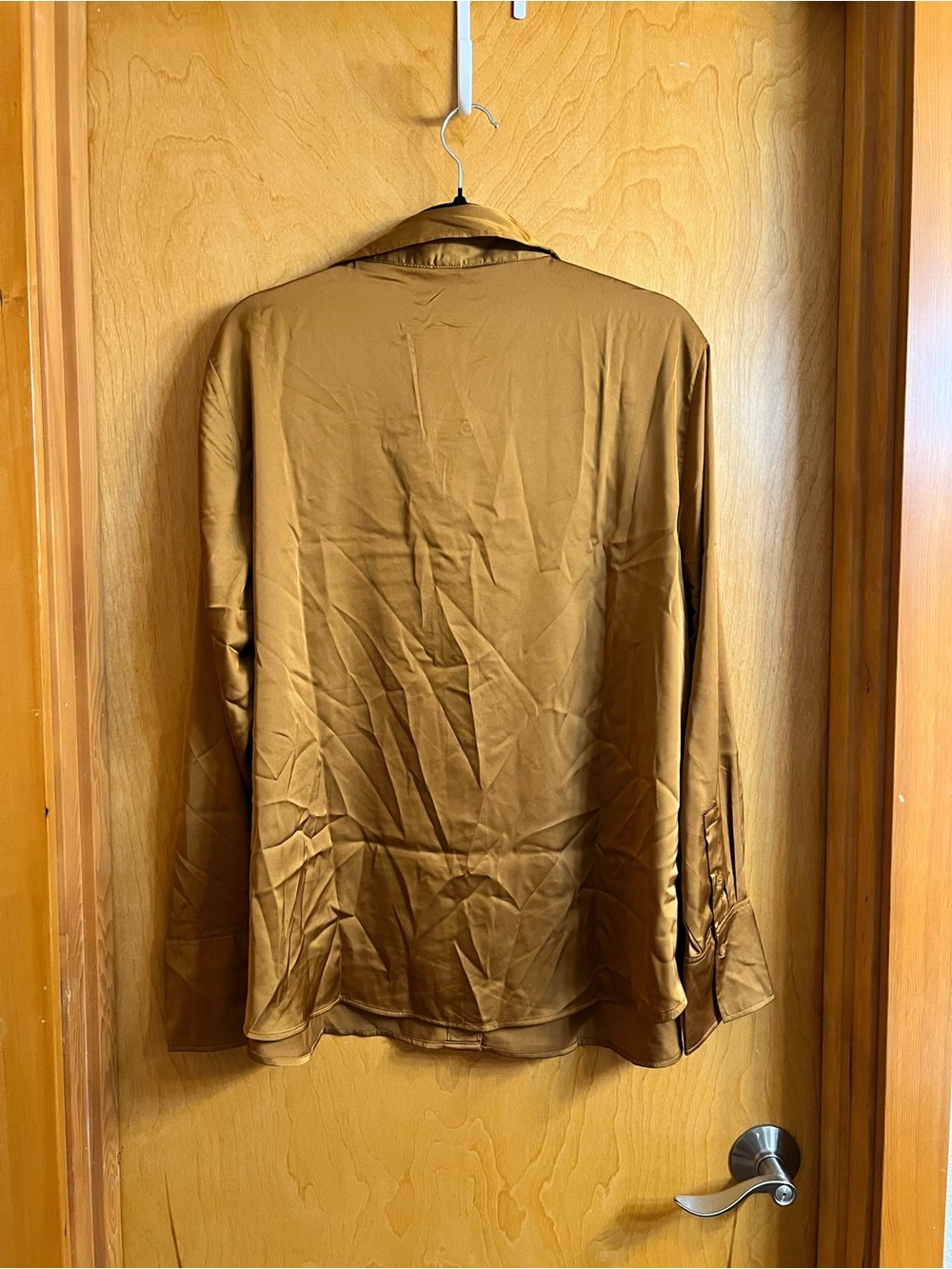 2qty - H&M Women’s Satin Button-Up Shirts in Mustard/Gold, and Cream - Picture 5 of 9